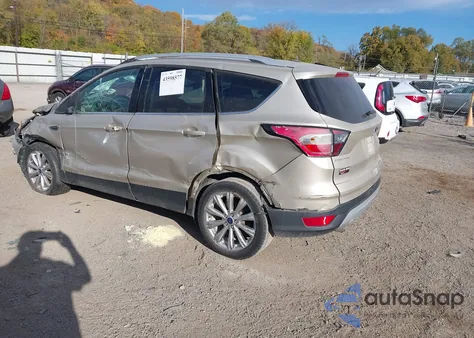 2017 Ford Escape Titanium z USA, uszkodzony, nr VIN 1FMCU9J96HUE17903